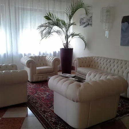 Veronello فندق 3*