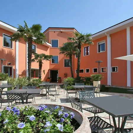Veronello Hotel 3*